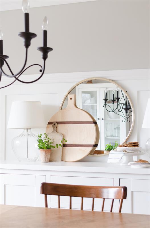 Handcrafted Round Wooden Bread Board – Artisanal Serving & Charcuterie Board