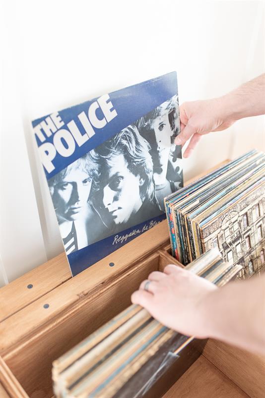 Modern Minimalist Wooden Vinyl Record Console & Turntable Stand